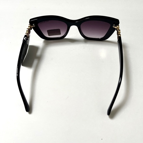 NWT True Religion Cat Eye Sunglasses Black Gold Logo Studs Rhinestone Gradient - Picture 5 of 7